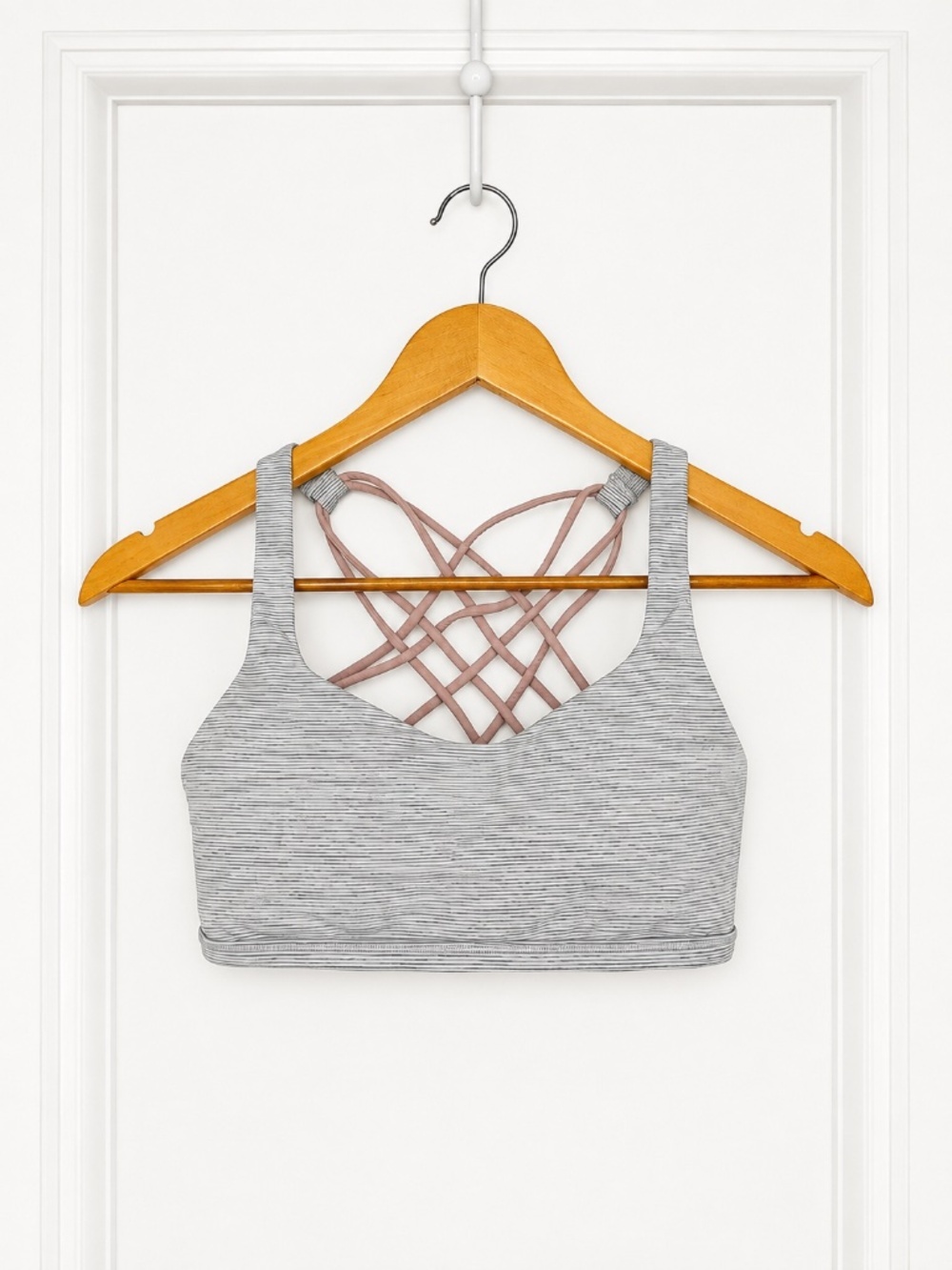 Lululemon Sports Bra – Size 6